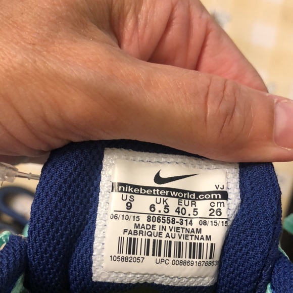 Nike running spikes. Women’s size 9 - Picture 4 of 4